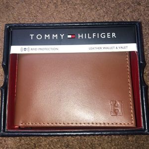 Tommy Hilfiger brown leather wallet